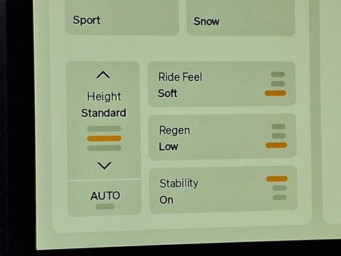 Used 2022 Rivian R1T Adventure image 27