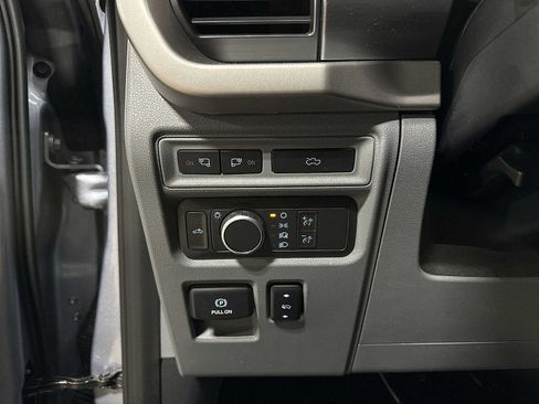 Used 2022 Ford F150 Lightning XLT AWD/4WD image 31