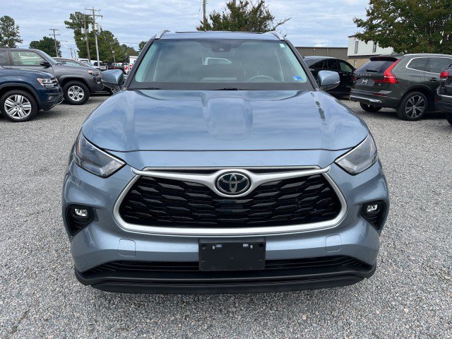 Used 2022 Toyota Highlander XLE FWD image 3