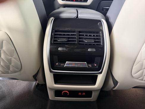 Certified 2024 BMW X7 xDrive40i w/ Climate Comfort Package image 18