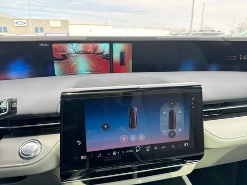 New 2026 Lincoln Nautilus Reserve AWD/4WD image 16