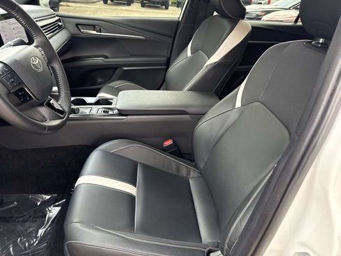 Used 2025 Toyota Camry SE FWD image 18