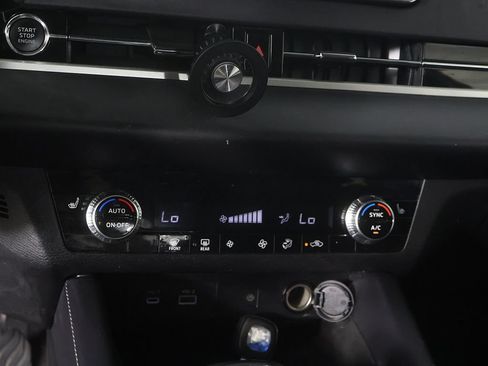 Used 2024 Mitsubishi Outlander SE FWD image 43