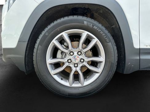 Used 2024 GMC Terrain SLT AWD/4WD image 11