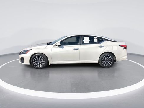 Used 2023 Nissan Altima 2.5 SV image 5