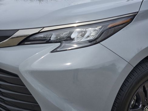 Used 2024 Toyota Sienna XLE Woodland Edition image 15