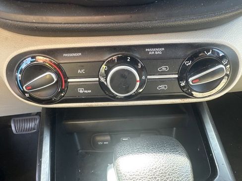 Used 2020 Kia Soul LX image 12