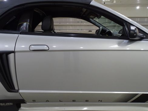 Used 2001 Ford Mustang GT RWD image 36