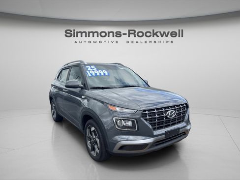 Used 2025 Hyundai Venue SEL FWD image 6