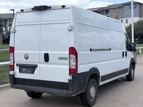 Used 2024 RAM ProMaster 2500 w/ Convenience Group FWD image 4
