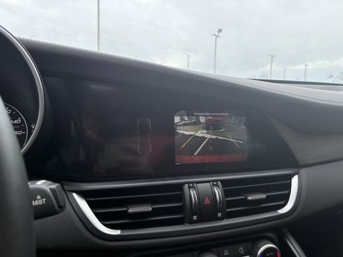 Certified 2022 Alfa Romeo Giulia Ti image 20