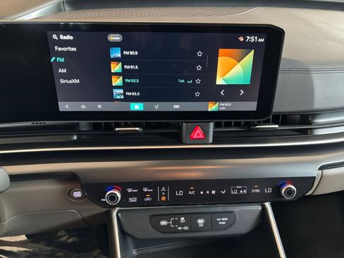 Used 2026 Kia Carnival FWD image 17
