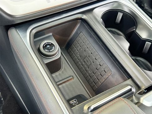 Used 2025 Ford Expedition Active image 30