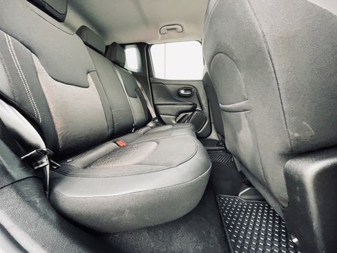 Used 2023 Jeep Renegade Latitude image 27