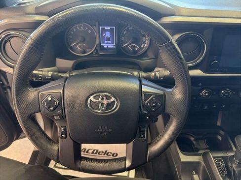 Used 2019 Toyota Tacoma TRD Sport w/ Technology Package AWD/4WD image 16