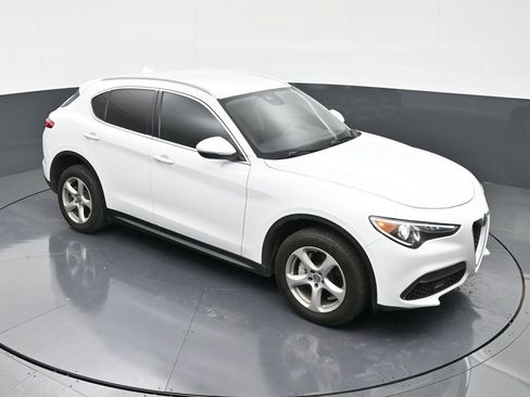 Used 2020 Alfa Romeo Stelvio image 18