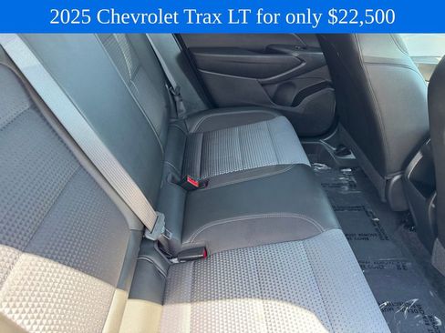 Used 2025 Chevrolet Trax LT FWD image 11