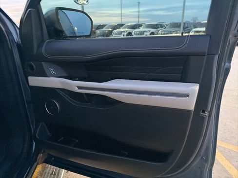 Used 2020 Ford Expedition Platinum image 30