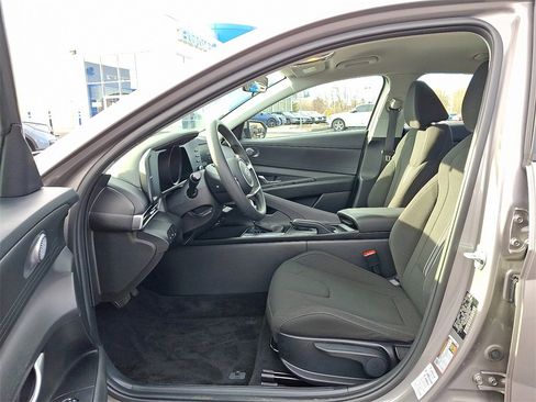 Used 2023 Hyundai Elantra SEL image 15