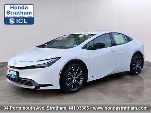 Used 2024 Toyota Prius XLE image 1