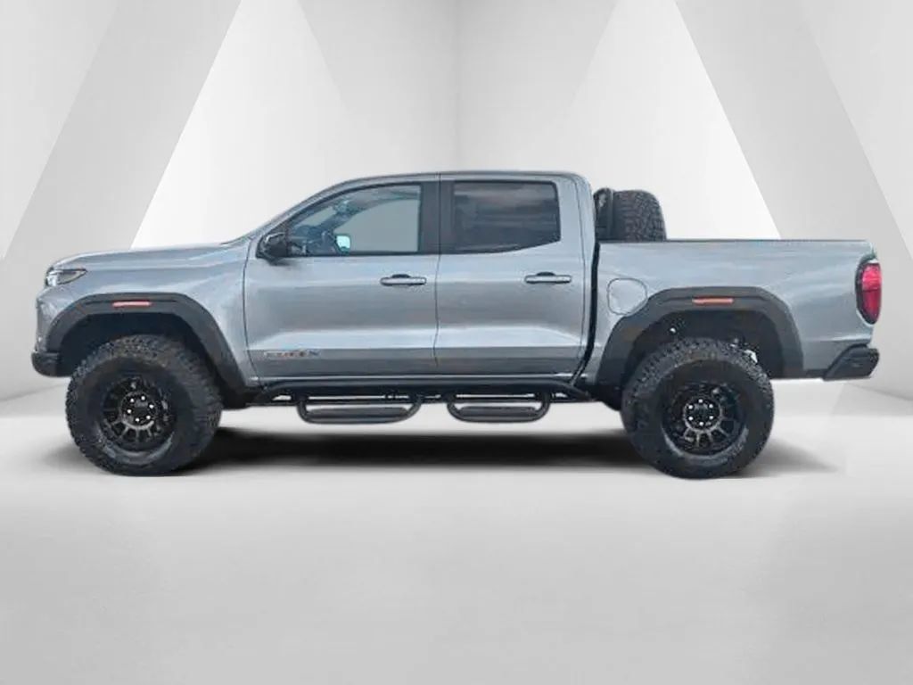Used 2024 GMC Canyon AT4X w/ AT4X AEV Edition AWD/4WD image 4