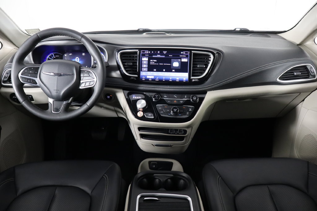Used 2024 Chrysler Pacifica Limited FWD image 13