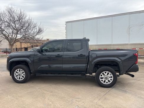 Used 2025 Toyota Tacoma SR image 8