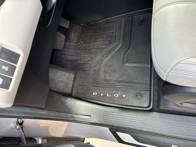Used 2025 Honda Pilot EX-L image 12