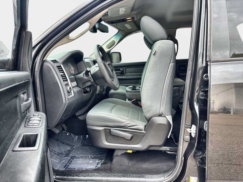 Used 2018 RAM 1500 Express w/ Black Ram 1500 Express Group AWD/4WD image 10