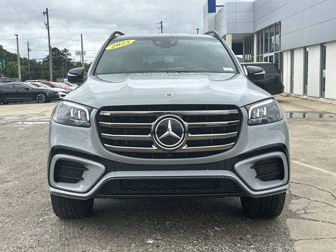 Used 2025 Mercedes-Benz GLS 450 4MATIC image 2