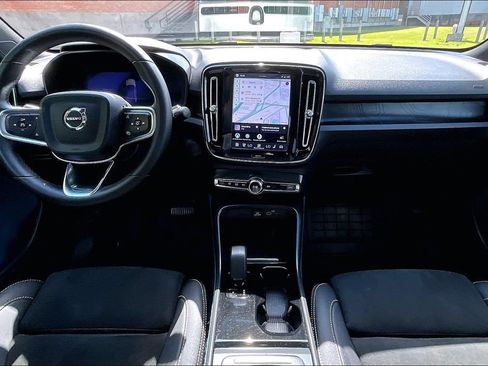 Certified 2023 Volvo C40 P8 Recharge Ultimate w/ Protection Package Premier AWD/4WD image 19