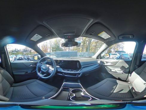 Used 2025 Chevrolet Equinox LT image 38