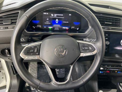 Used 2022 Volkswagen Tiguan SE image 11