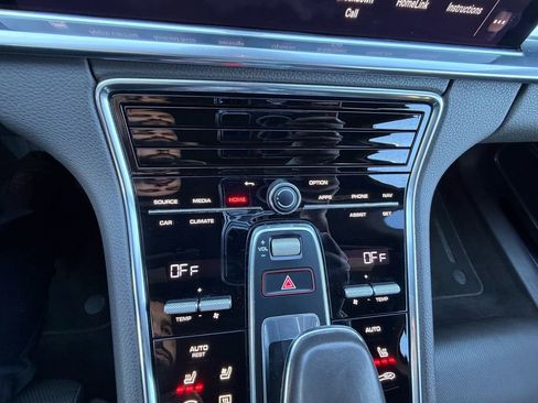 Used 2022 Porsche Panamera 4 Platinum Edition image 29