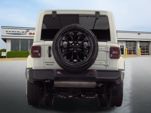 Used 2025 Jeep Wrangler Unlimited Sahara AWD/4WD image 3