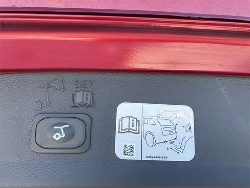 Used 2018 Ford Escape Titanium w/ Ford Safe & Smart Package image 35