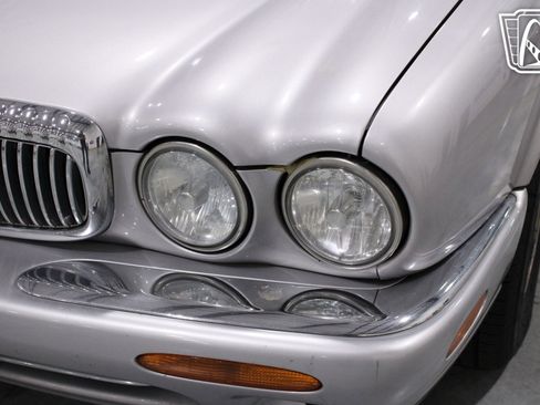 Used 2002 Jaguar XJ8 L RWD image 40
