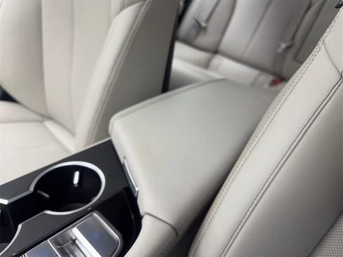 Used 2025 Genesis G70 2.5T image 71