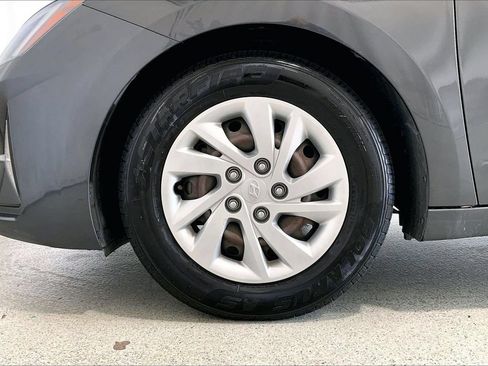 Used 2020 Hyundai Elantra SE FWD image 8
