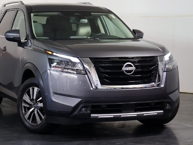 Used 2022 Nissan Pathfinder SL AWD/4WD image 6