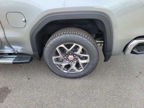 New 2026 GMC Sierra 1500 SLT image 9