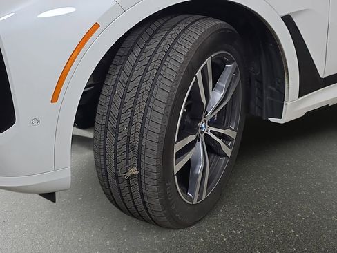 Certified 2025 BMW X7 M60i image 38