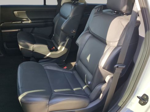 Certified 2025 Ford Expedition Platinum image 46