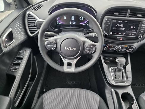 Certified 2025 Kia Soul LX w/ LX Technology Package FWD image 15