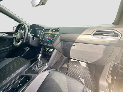 Used 2022 Volkswagen Tiguan SE R-Line image 35