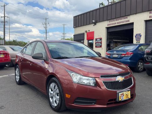 Used 2013 Chevrolet Cruze LS FWD image 8