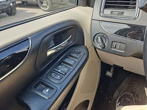 Used 2019 Dodge Grand Caravan SXT image 22