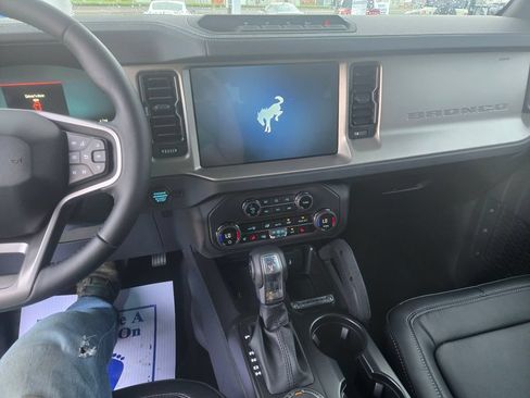 New 2026 Ford Bronco Outer Banks w/ Sasquatch Package AWD/4WD image 9