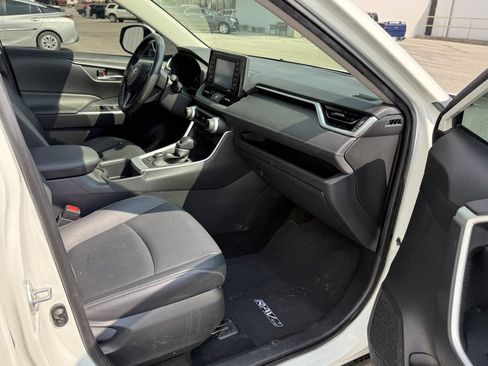 Used 2022 Toyota RAV4 XLE Premium image 21