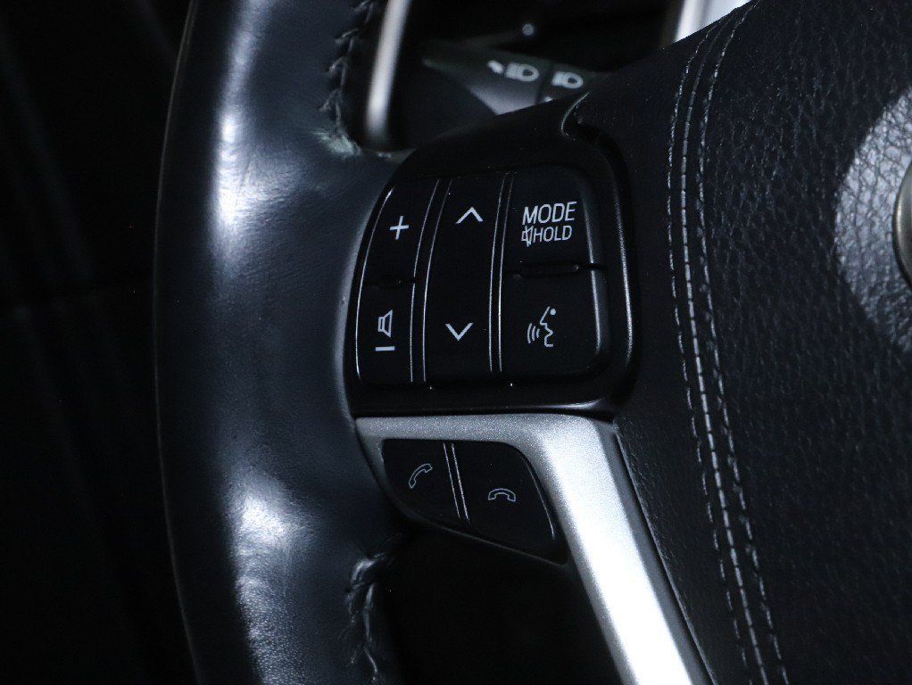 Used 2019 Toyota Highlander XLE FWD image 23